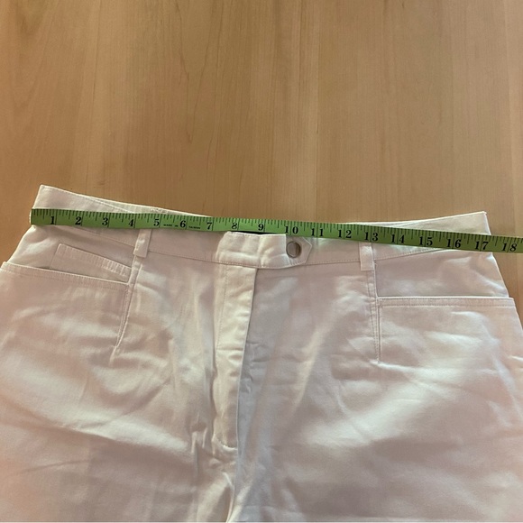 I.C.Y. by Tekport Trading. Cotton white long shorts/capris. Size 14/16 approx. - Picture 6 of 10